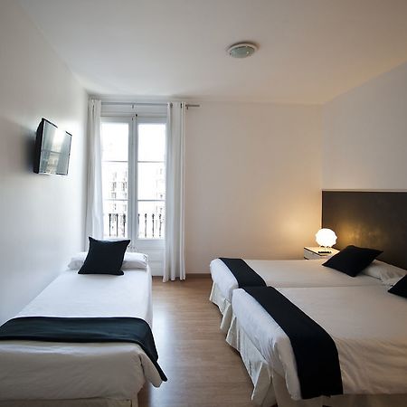 Super Balmes Guest House บาร์เซโลนา ภายนอก รูปภาพ