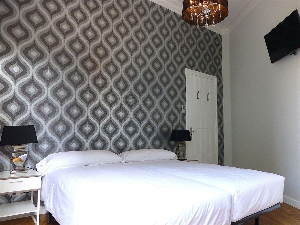 Super Balmes Guest House บาร์เซโลนา ภายนอก รูปภาพ
