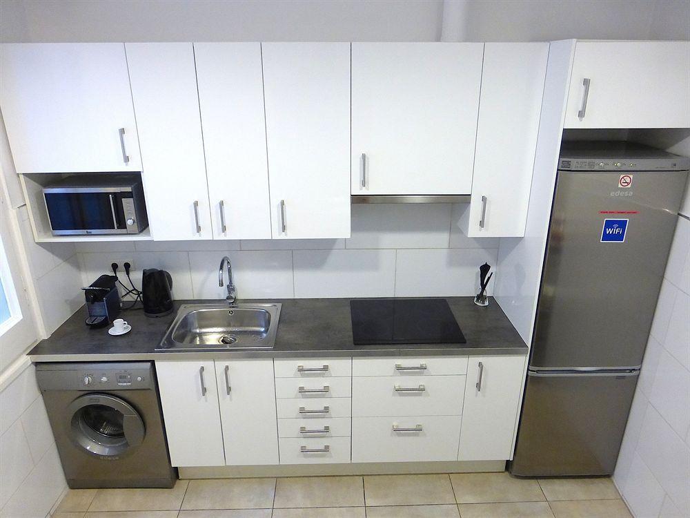 Super Balmes Guest House บาร์เซโลนา ภายนอก รูปภาพ
