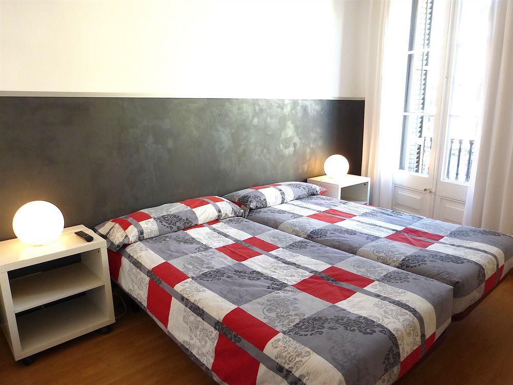 Super Balmes Guest House บาร์เซโลนา ภายนอก รูปภาพ