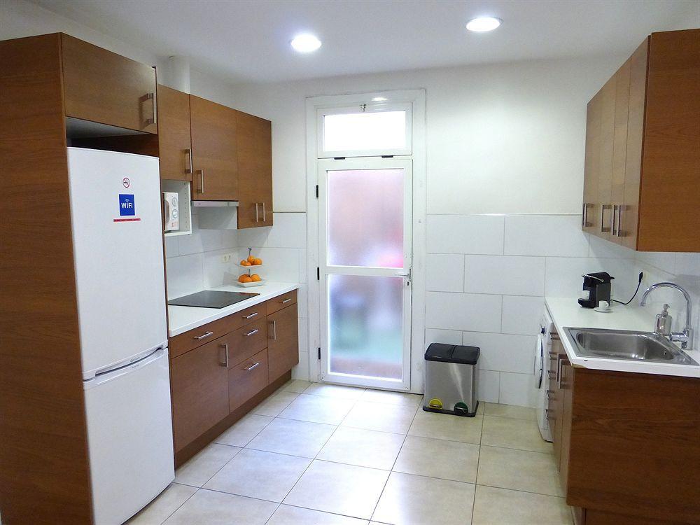 Super Balmes Guest House บาร์เซโลนา ภายนอก รูปภาพ