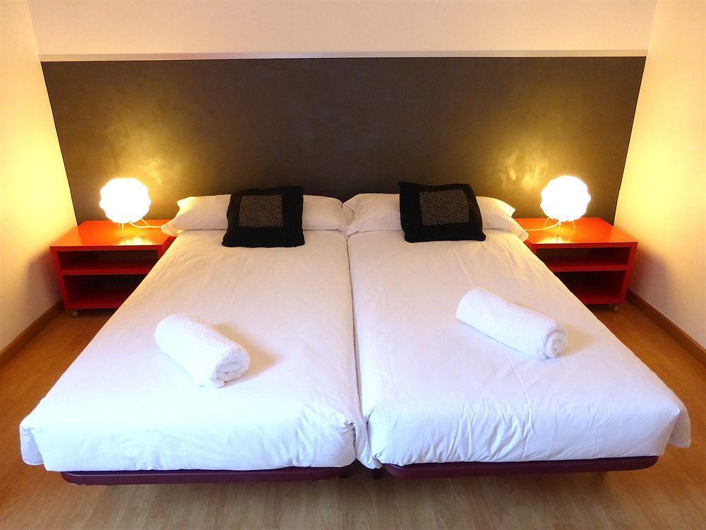 Super Balmes Guest House บาร์เซโลนา ภายนอก รูปภาพ