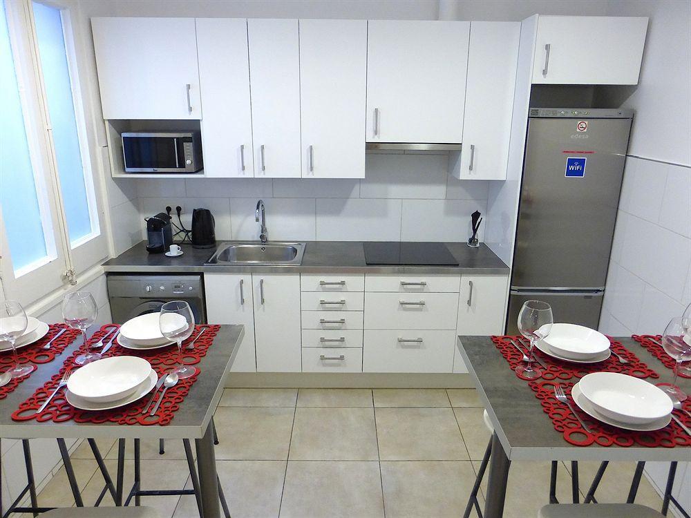 Super Balmes Guest House บาร์เซโลนา ภายนอก รูปภาพ
