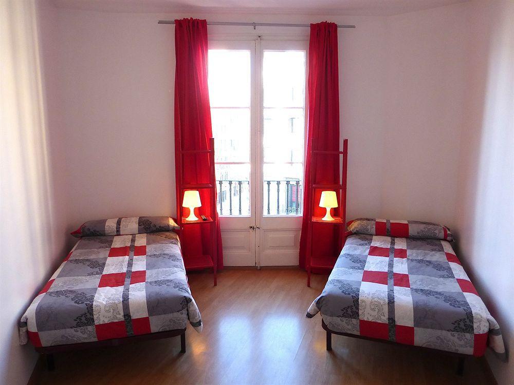 Super Balmes Guest House บาร์เซโลนา ภายนอก รูปภาพ