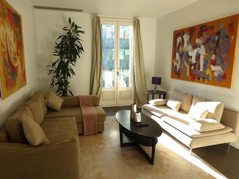 Super Balmes Guest House บาร์เซโลนา ภายนอก รูปภาพ
