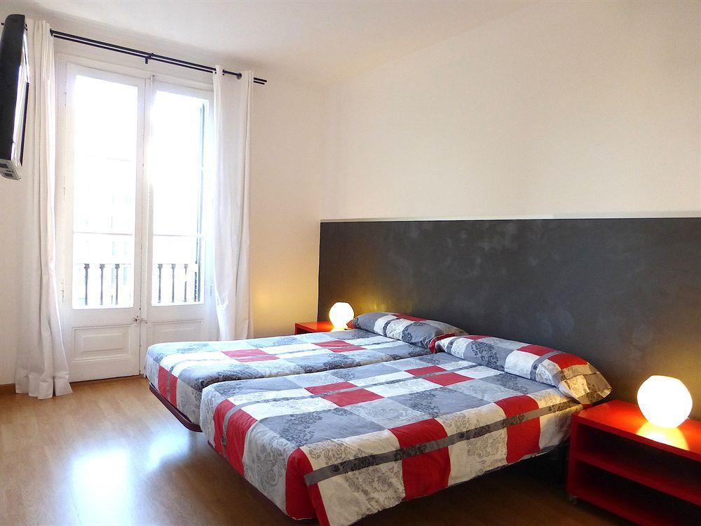 Super Balmes Guest House บาร์เซโลนา ภายนอก รูปภาพ