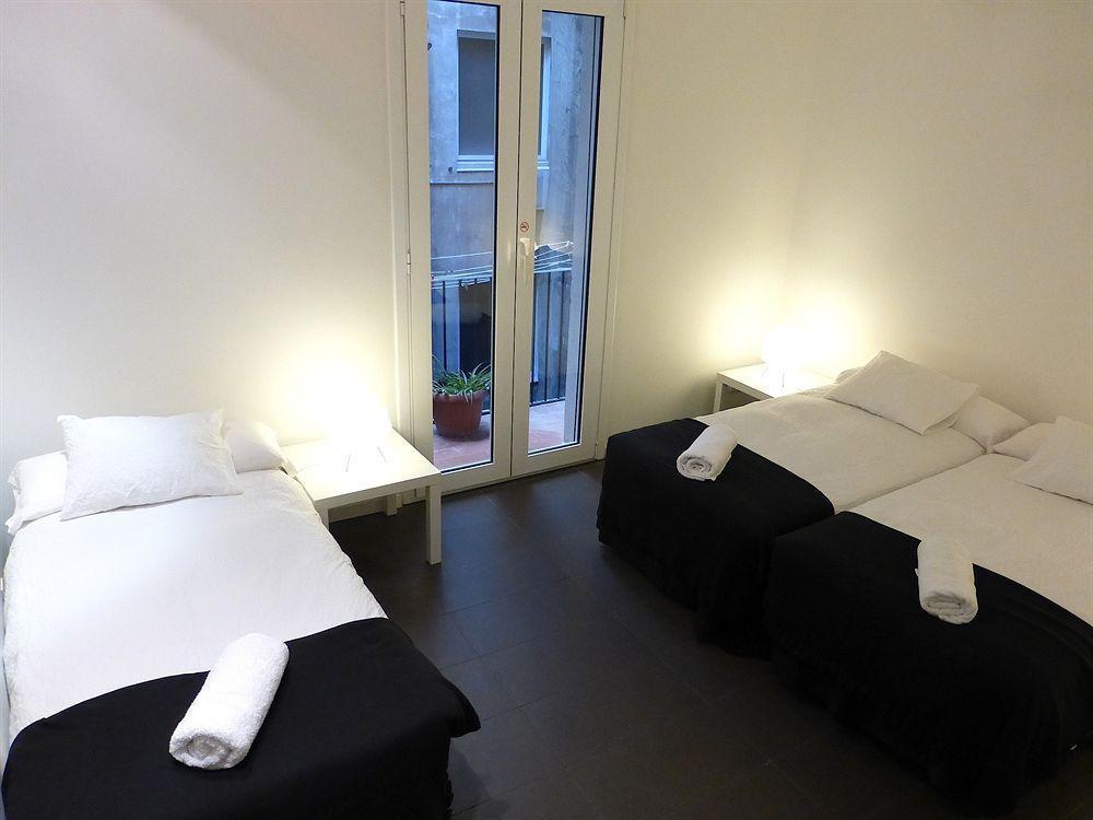 Super Balmes Guest House บาร์เซโลนา ภายนอก รูปภาพ