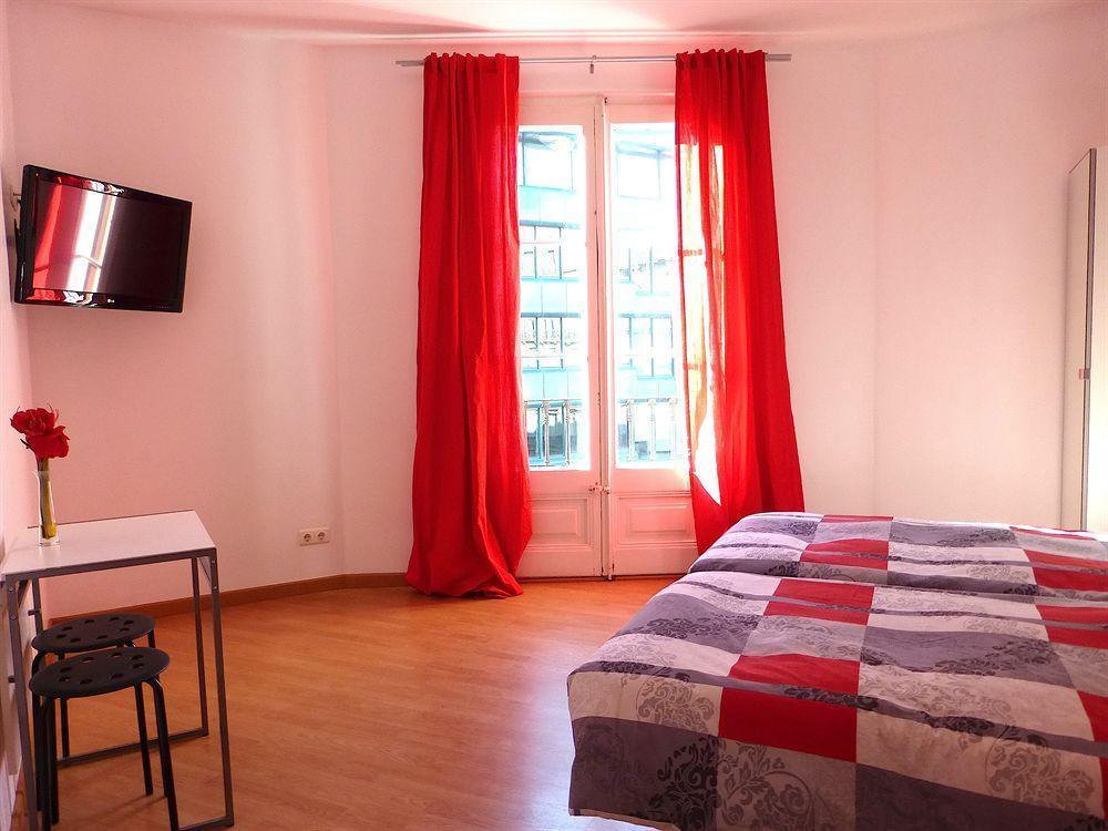Super Balmes Guest House บาร์เซโลนา ภายนอก รูปภาพ