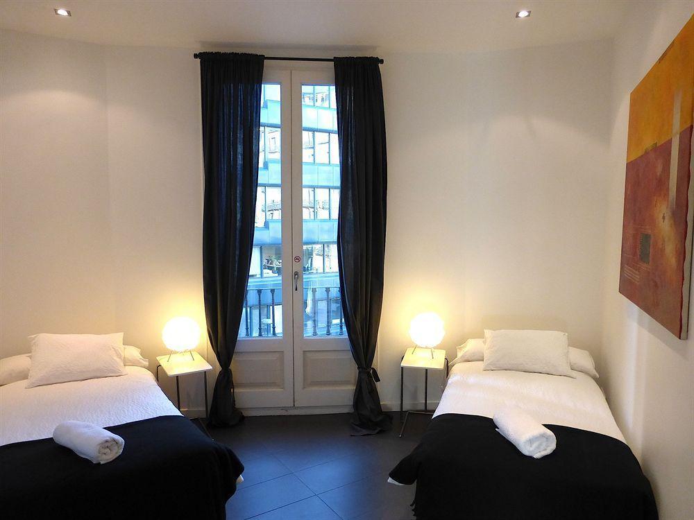 Super Balmes Guest House บาร์เซโลนา ภายนอก รูปภาพ