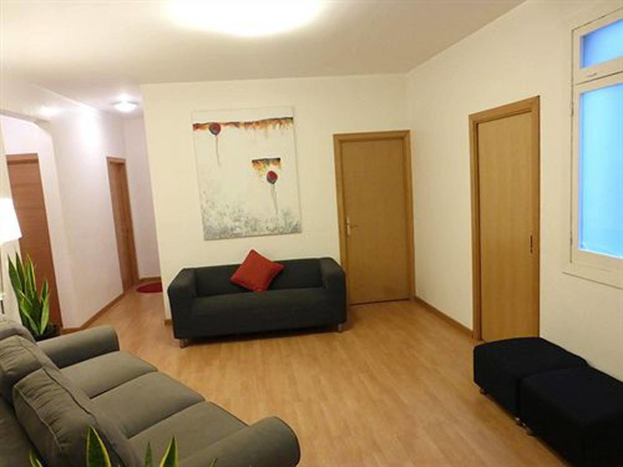 Super Balmes Guest House บาร์เซโลนา ภายนอก รูปภาพ