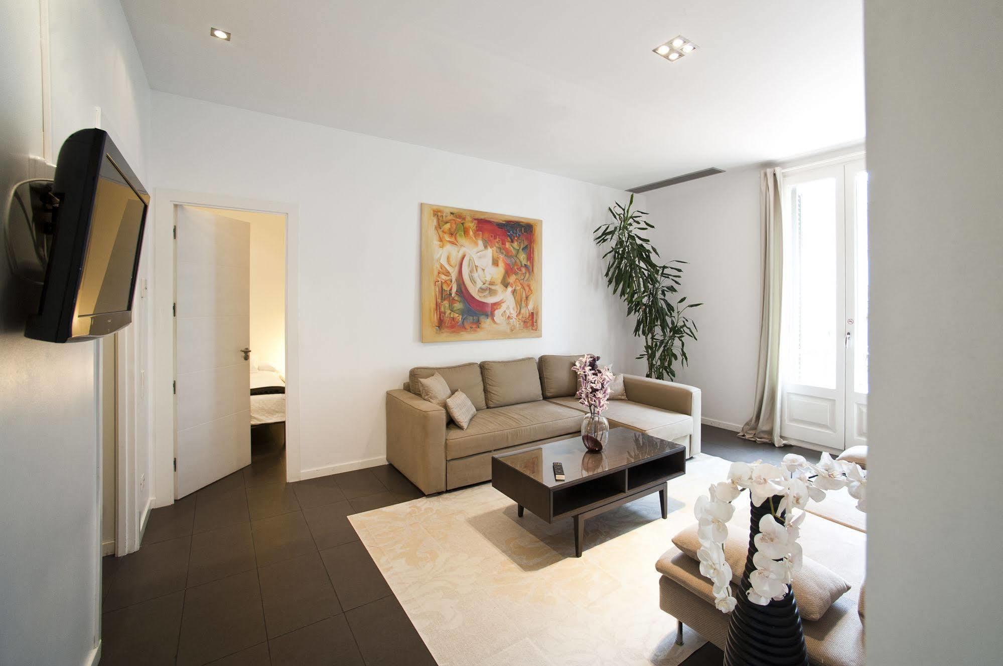 Super Balmes Guest House บาร์เซโลนา ภายนอก รูปภาพ