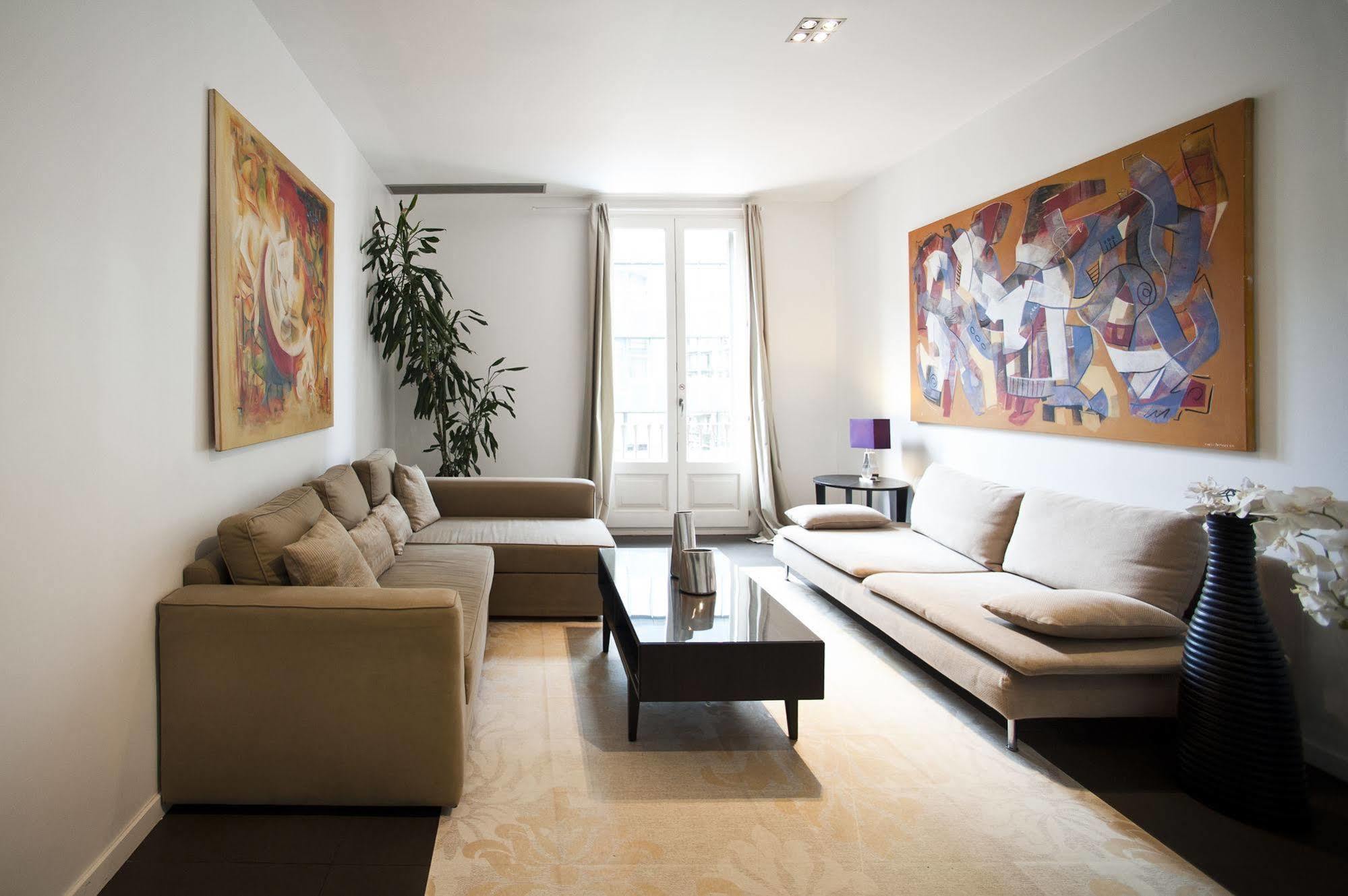 Super Balmes Guest House บาร์เซโลนา ภายนอก รูปภาพ