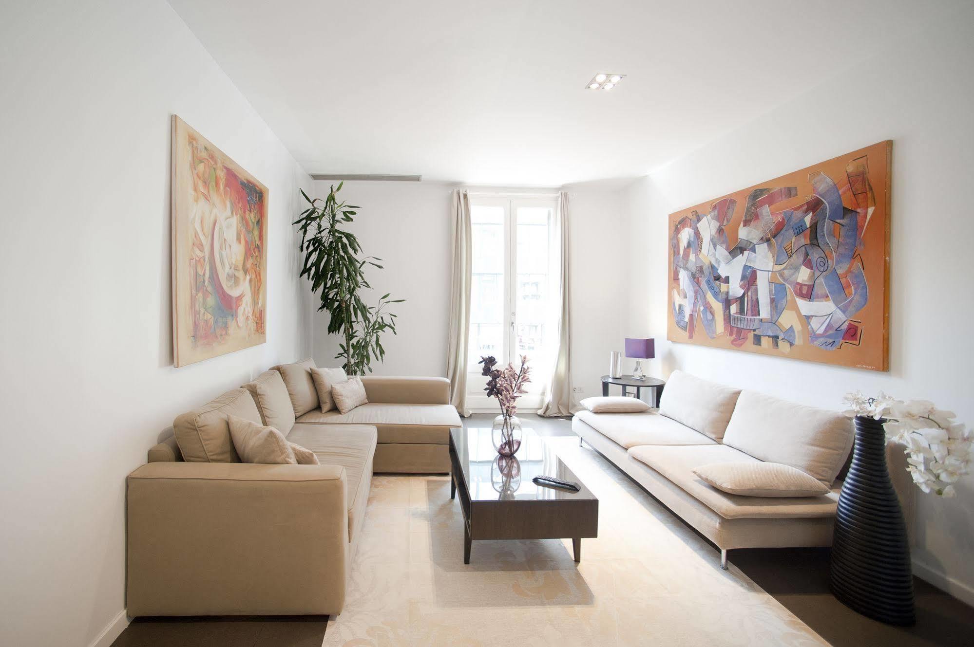 Super Balmes Guest House บาร์เซโลนา ภายนอก รูปภาพ