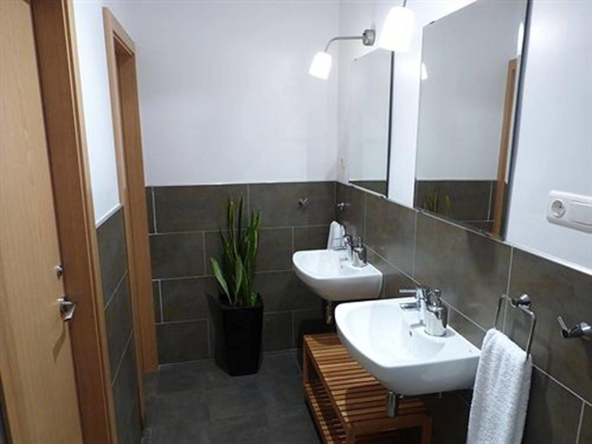 Super Balmes Guest House บาร์เซโลนา ภายนอก รูปภาพ