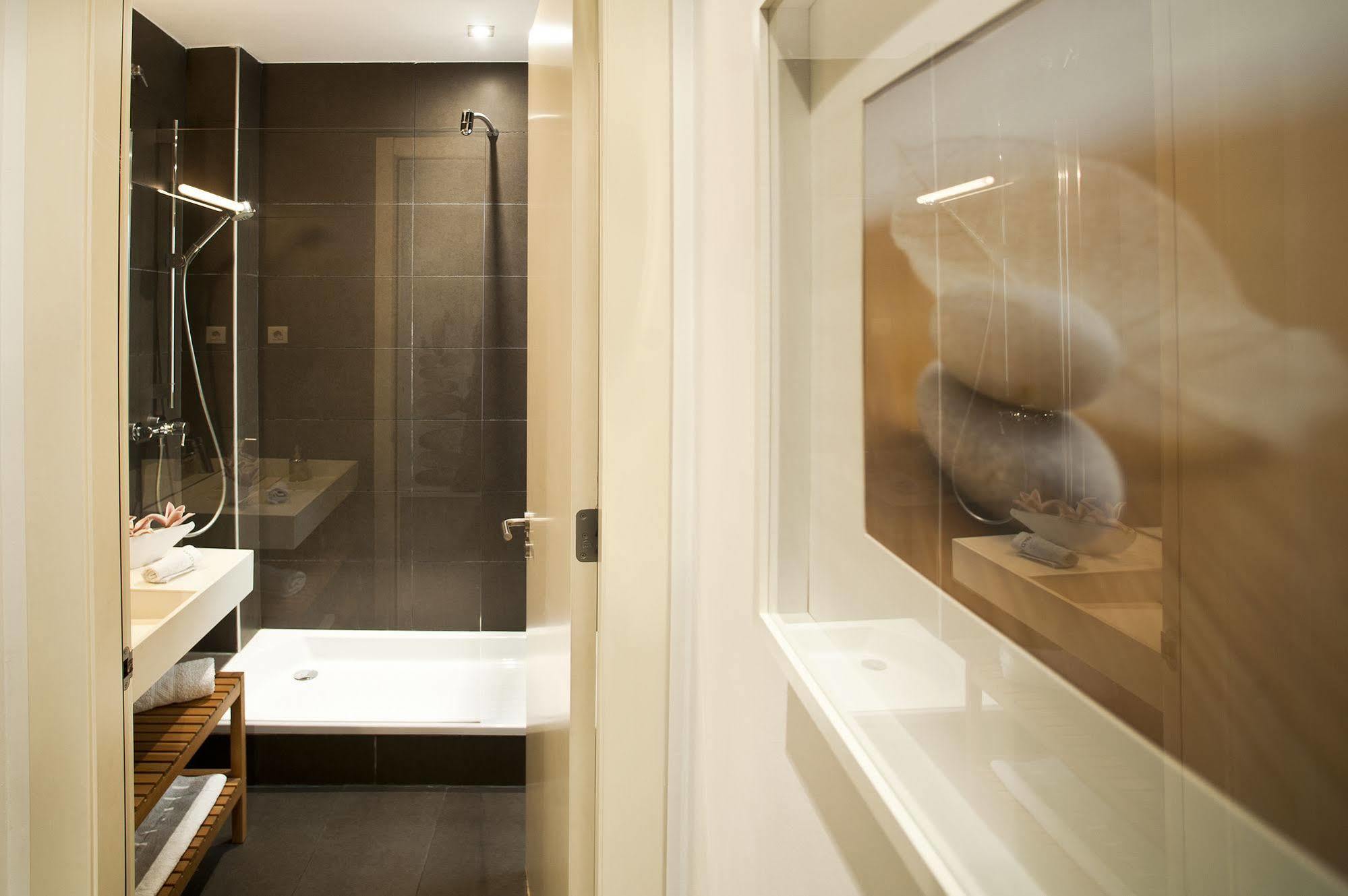 Super Balmes Guest House บาร์เซโลนา ภายนอก รูปภาพ