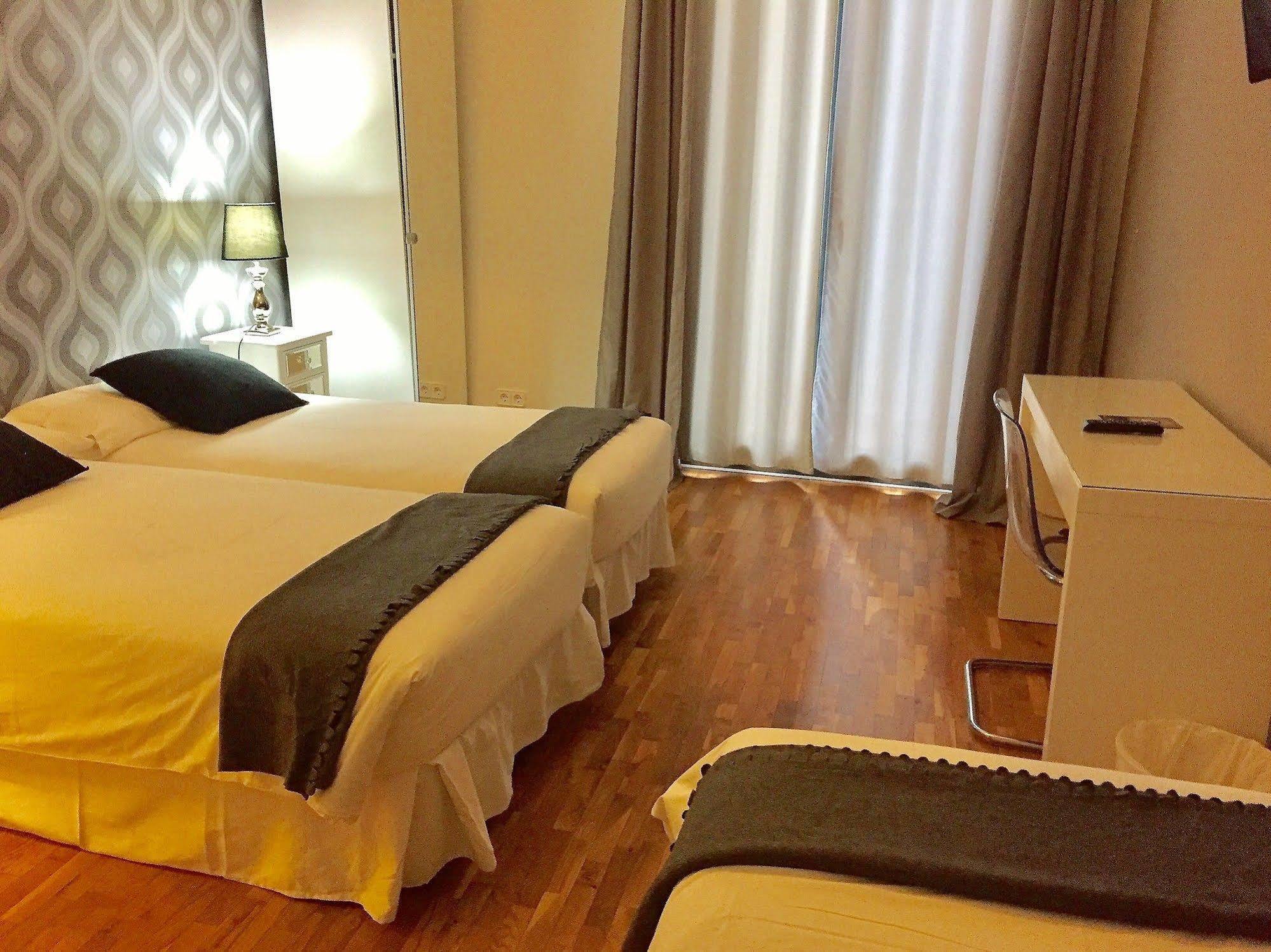 Super Balmes Guest House บาร์เซโลนา ภายนอก รูปภาพ