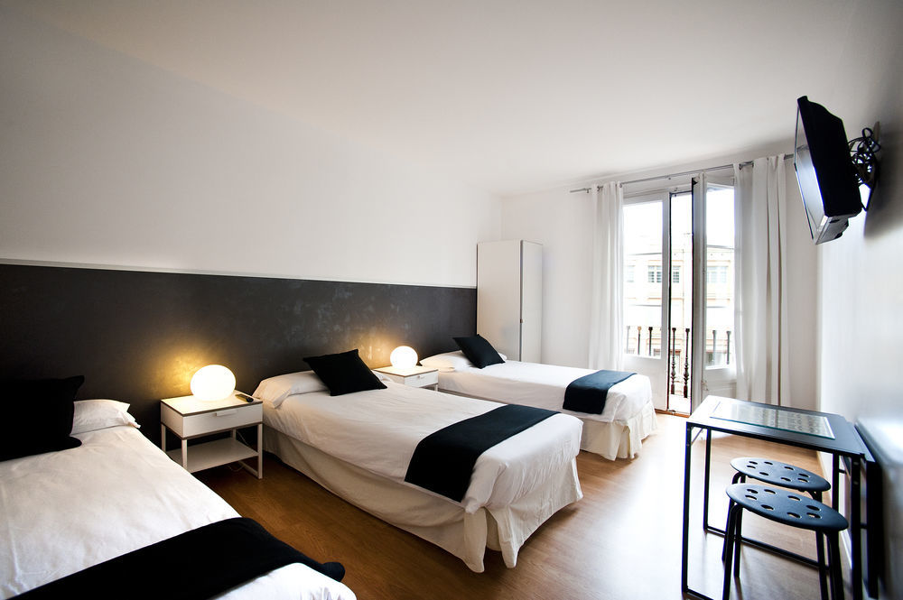Super Balmes Guest House บาร์เซโลนา ภายนอก รูปภาพ