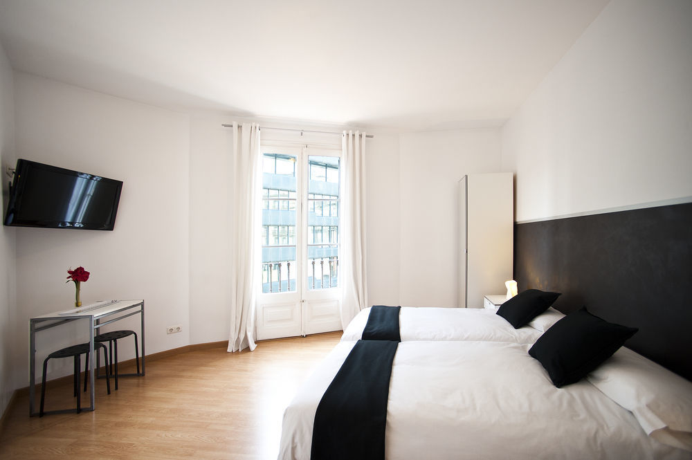 Super Balmes Guest House บาร์เซโลนา ภายนอก รูปภาพ
