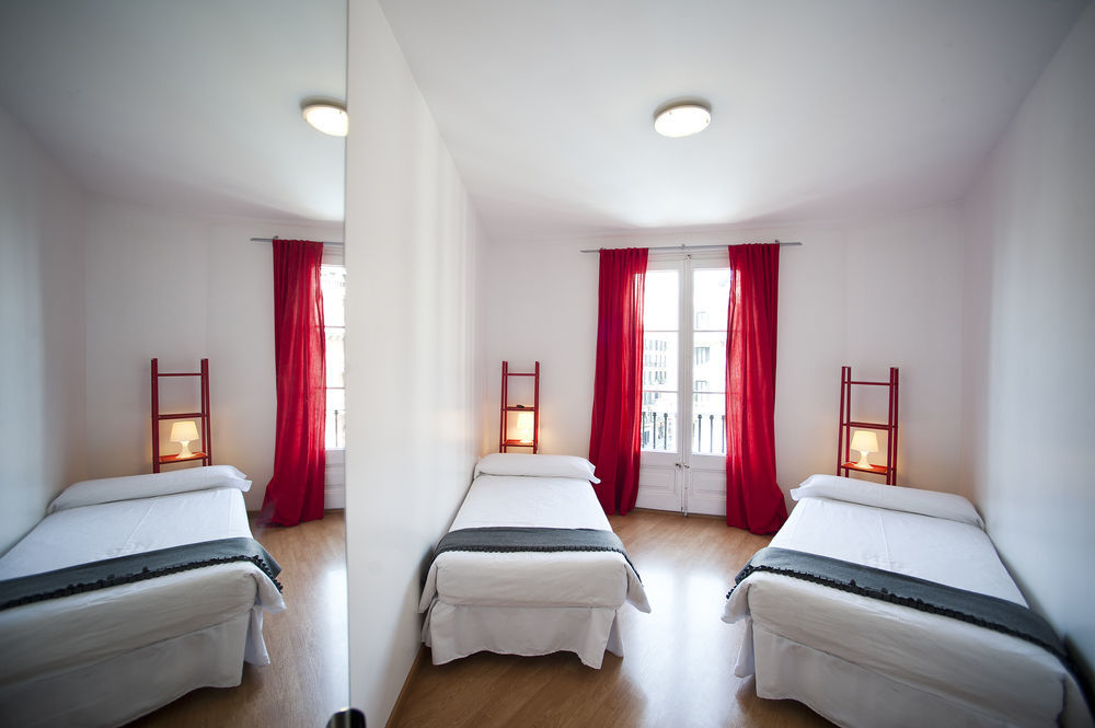 Super Balmes Guest House บาร์เซโลนา ภายนอก รูปภาพ