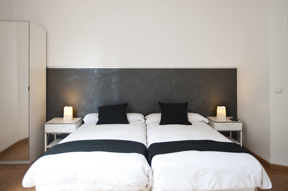 Super Balmes Guest House บาร์เซโลนา ภายนอก รูปภาพ